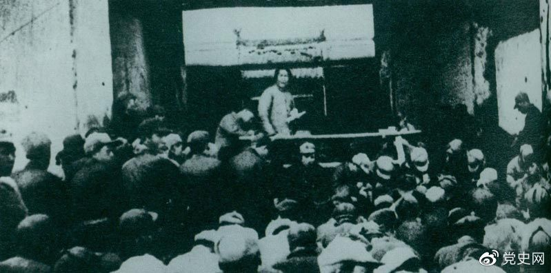 1935年12月27日，毛泽东在陕北瓦窑堡党的活动分子会议上作《论反对日本帝国主义的策略》报告。