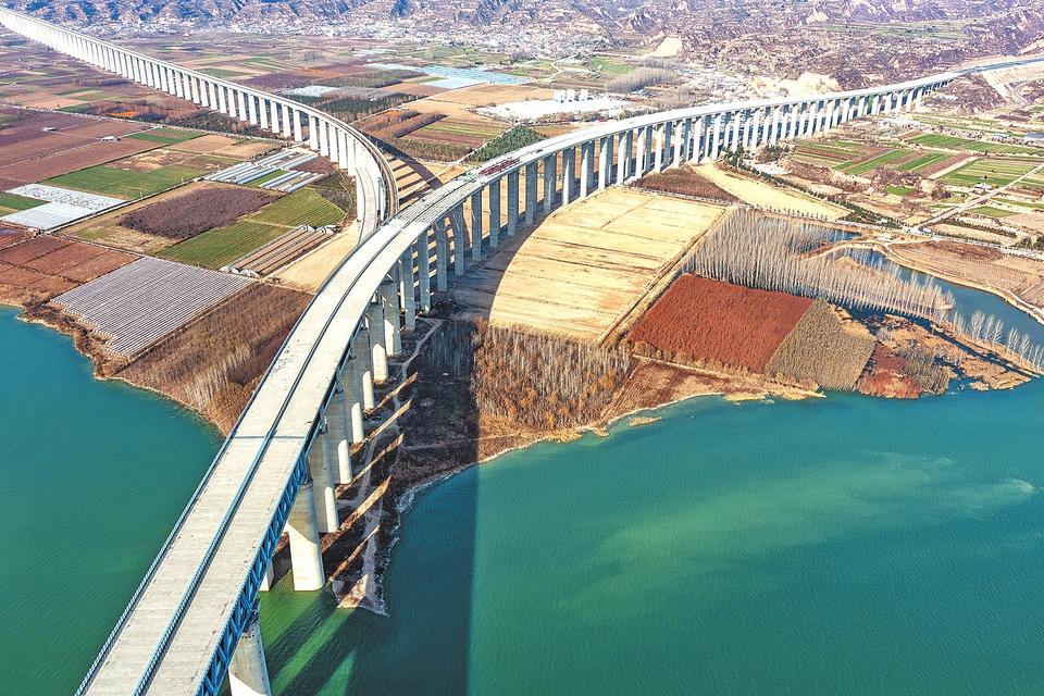 运三高速公路三门峡公铁黄河大桥连接线工程项目建设正在加紧施工