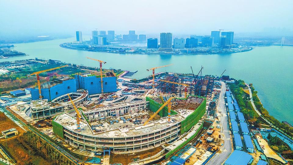 郑州国际文化交流中心项目建设者奋战在施工一线