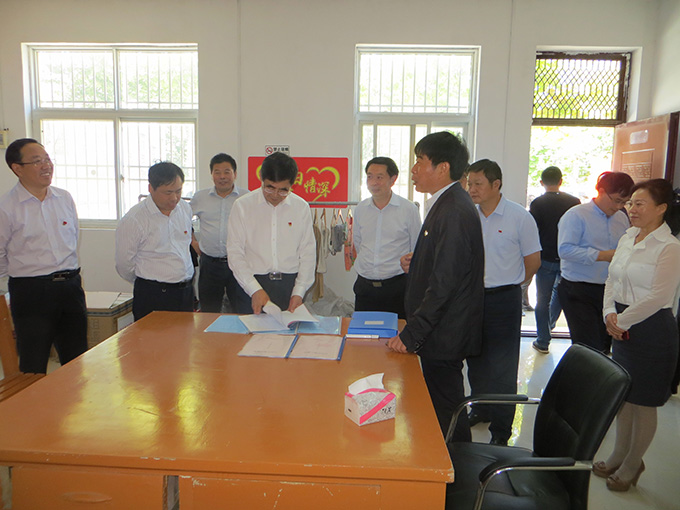 周学功赴舞阳县开展主任接待代表日活动