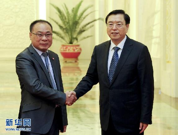 （时政）张德江与泰国国会主席颂萨举行会谈